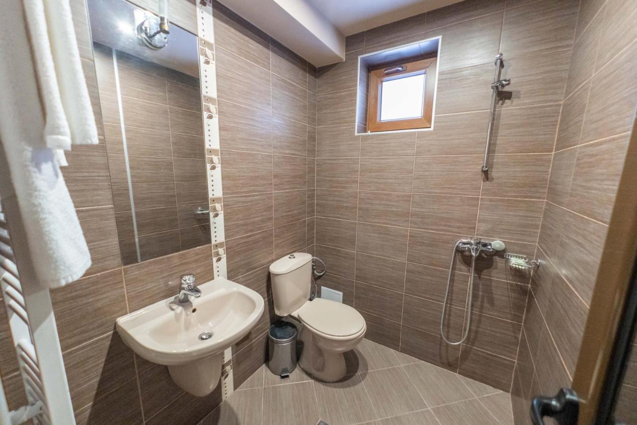 Algara Hut Hotel Panichishte Buitenkant foto