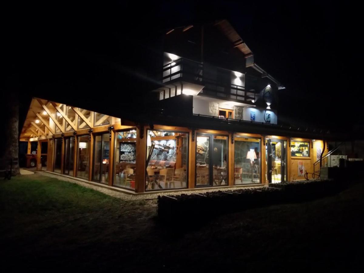 Algara Hut Hotel Panichishte Buitenkant foto