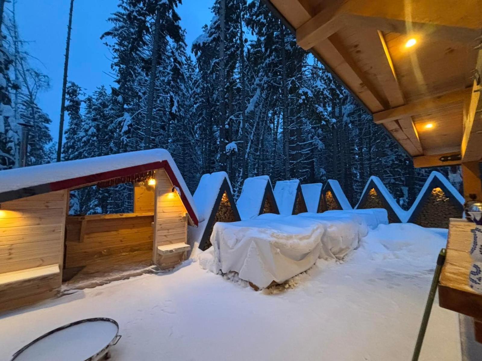 Algara Hut Hotel Panichishte Buitenkant foto